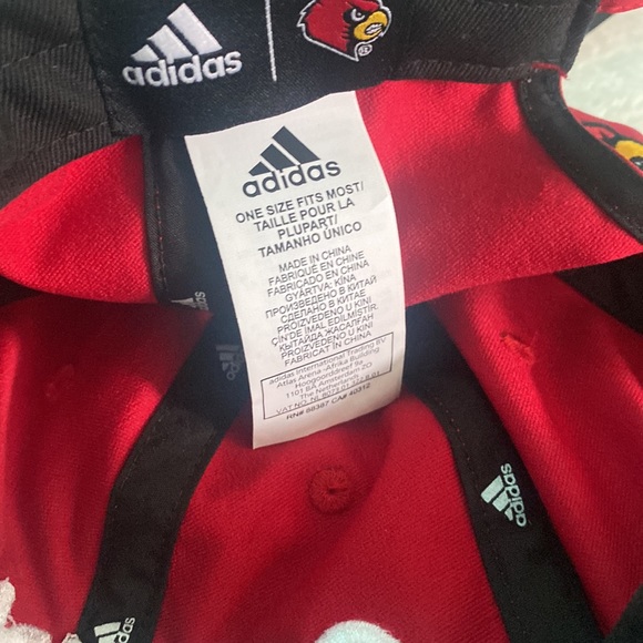 🆕adidas NCAA Universityof Louisville Cardinals Cap, OSFM, metal adj. back - Picture 4 of 7